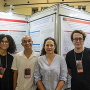 Estudantes do LAMOe & Fotofísica Molecular participam do Encontro de Saberes 2025 da UFOP Bruna e alunos 1